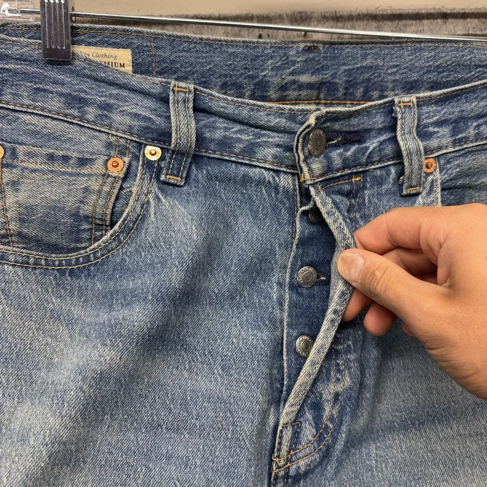 Levi's Premium 501 '93 Jeans Men's 30 x 32 Blue Light Wash Button Fly Straight